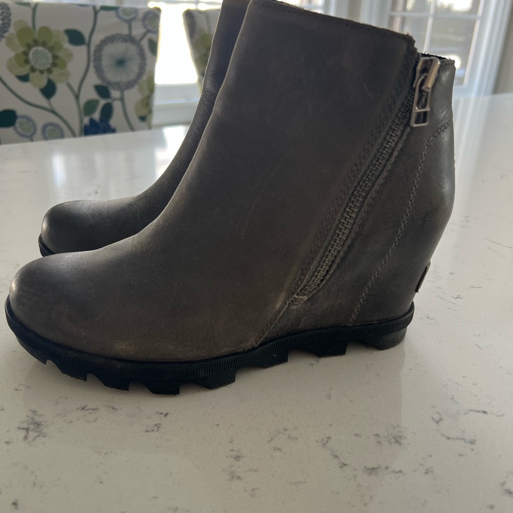 Sorel Joan of Arc Women's Gray Wedge Ankle Boots